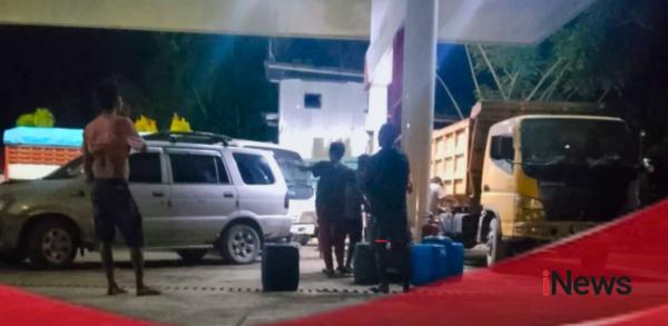 Antrean Solar Mengular di SPBU Salupangkang, Pengendara Soroti Pengisian ke Puluhan Jeriken