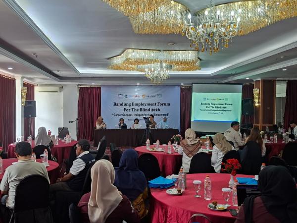 Tak Hanya Guru dan Pijat, Tunanetra Kini Mampu Tembus Profesi Programmer Hingga Analis