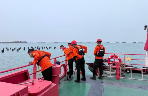 Pencarian 8 Orang Hilang di Selat Sunda Terkendala Debu Vulkanik Anak Krakatau
