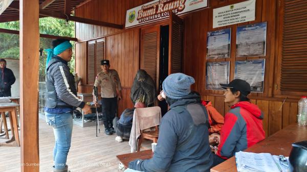 Hipotermia di Gunung Raung, Pendaki Perempuan Dievakuasi Tim Gabungan