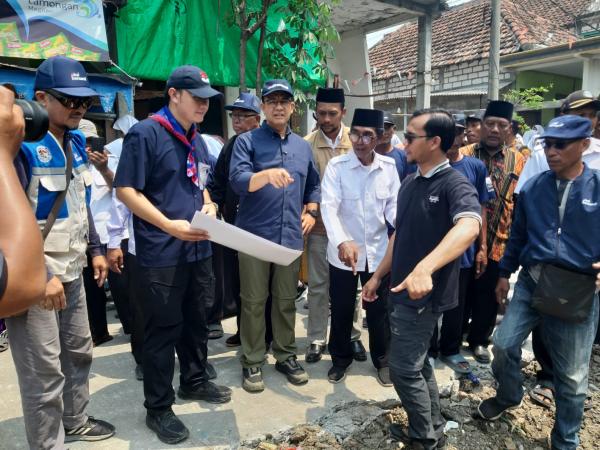 Anies Baswedan Tinjau Rencana Pembangunan Jembatan Titian Persatuan di Lamongan