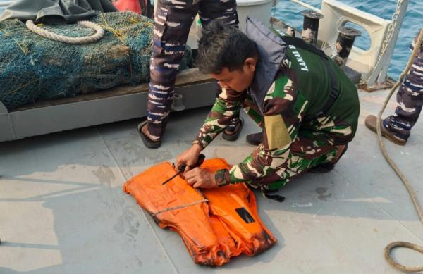 TNI AL Temukan Pelampung Saat Cari 5 Jurnalis Hilang di Selat Sunda, Milik Korban?