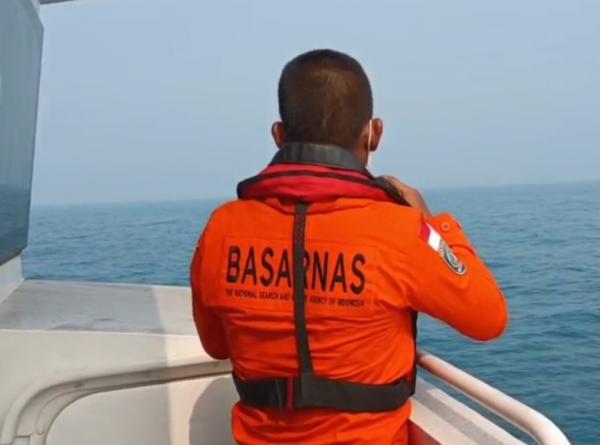 8 Orang Hilang di Selat Sunda Belum Ditemukan, SAR Sisir 6 Sektor di Tengah Gelombang 4 Meter