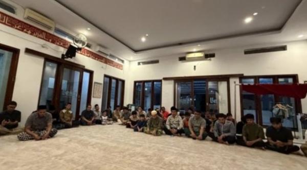 Warga Cinangka Depok Doakan Keselamatan  Yudis dan 4 Jurnalis Lain