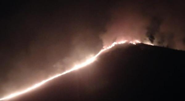 Kawasan Gunung Bromo Kembali Terbakar, Api Terlihat di Bukit Penggol Probolinggo