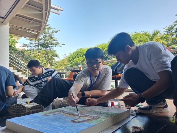 Lewat Mural, Generasi Muda Gambarkan Masa Depan Arsitektur Indonesia