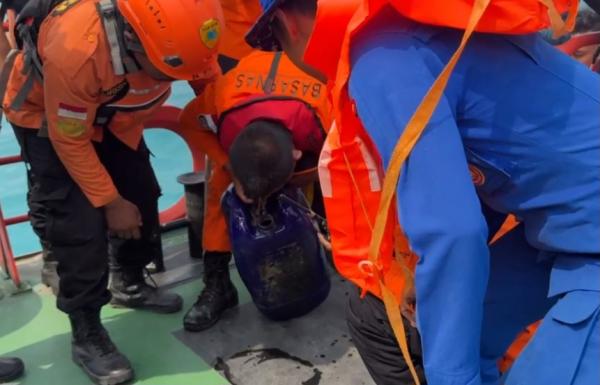8 Orang Hilang di Selat Sunda, Tim SAR Temukan Jeriken Biru di Hari Kelima
