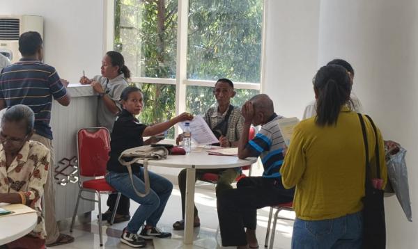 Puluhan Warga Perbatasan Serbu Pembuatan Paspor di PLBN Wini Timor Tengah Utara