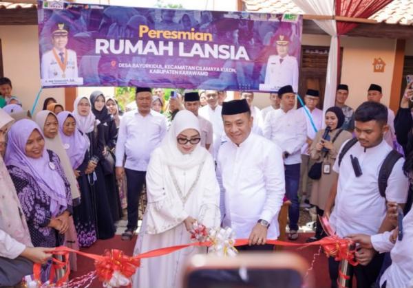 Kado Spesial HUT Karawang Ke-393, Bupati Aep Resmikan Rumah Lansia di Bayur Kidul