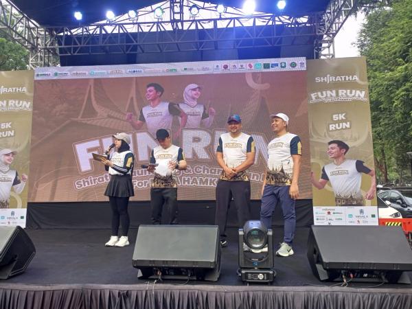 Ratusan Pelari Ramaikan Ajang Lari Amal Buya Hamka di GBK