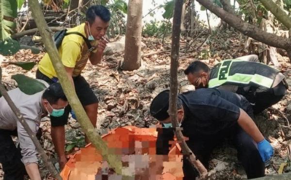 Geger! Mayat Pria Ditemukan di Aliran Sungai Jamuran Pemalang, Identitas Masih Misterius