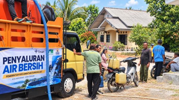 Kemarau Panjang, PT Timah Salurkan 7 Ton Air Bersih untuk Warga Sungailiat Bangka