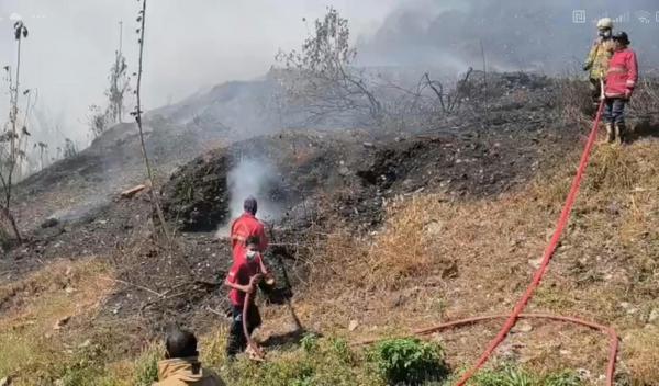 Bekas TPA Darupono Kendal Terbakar, Asap Tebal Ganggu Jalur Boja-Kaliwungu