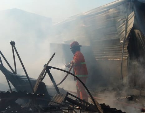 Empat Warung di Tambakoso Waru Sidoarjo Terbakar, Api Mengamuk Minggu Pagi
