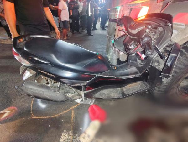 Motor Tabrak Truk Trailer Parkir di Jalan Raya Taman Sidoarjo, Pelajar 16 Tahun Tewas