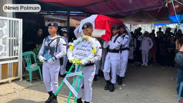 TNI AL Beri Penghormatan Terakhir kepada Serka Mdl (Purn) Junias Karatong di Polewali