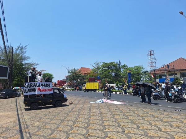 Dihadapan Gubernur, Warga Karawang Selatan Tagih Janji Perbaikan Jalan