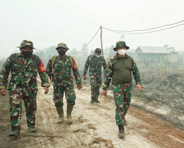 Kebakaran di Pulang Pisau Membesar, Pangdam Mayjen Zainul Arifin Turun ke Lapangan