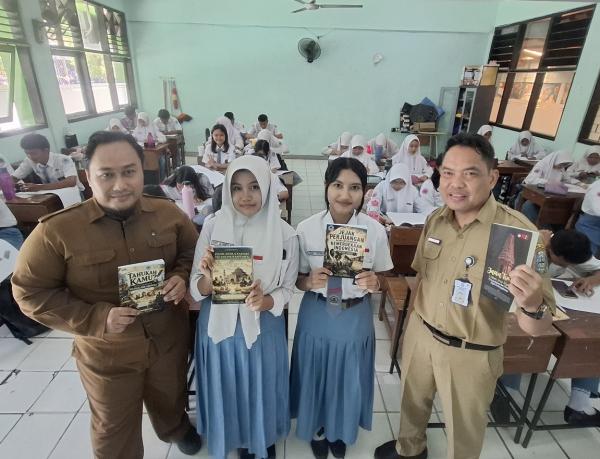 Dari Tugas Sejarah Jadi Buku, Siswa SMA Negeri 22 Surabaya Asah Literasi dan Riset