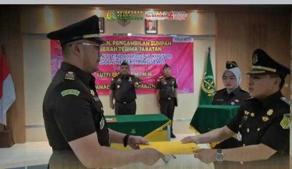 Tongkat Komando Pidsus Kejari Pringsewu Berganti, Muhammad Fadhil Paramajeng Resmi Dilantik