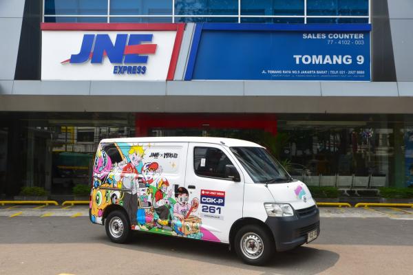 Armada Pengiriman Disulap Jadi Galeri Seni Berjalan, Muklay Bawa Warna Pop Art ke Jalanan