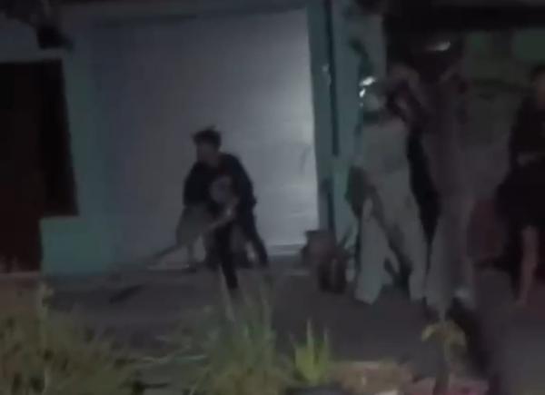 Bawa Celurit dan Balok, Tawuran Gangster Masuk Permukiman Bungurasih Waru Sidoarjo