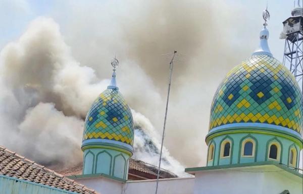 Masjid di Ponorogo Terbakar Hebat Usai Sholat Dhuhur, Begini Dugaan Penyebabnya
