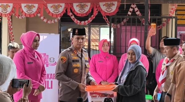 Polres Garut Berikan Bantuan Sembako, 23 Warga Garut Jadi Korban Kapal Virgo
