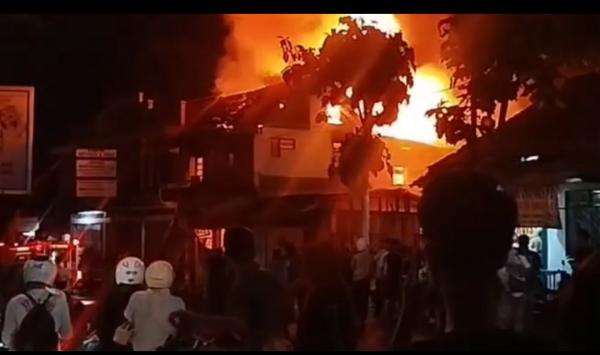 Ruko Nasi Goreng Depan Polsek Purworejo  Terbakar, Kerugian Ditaksir Ratusan Juta