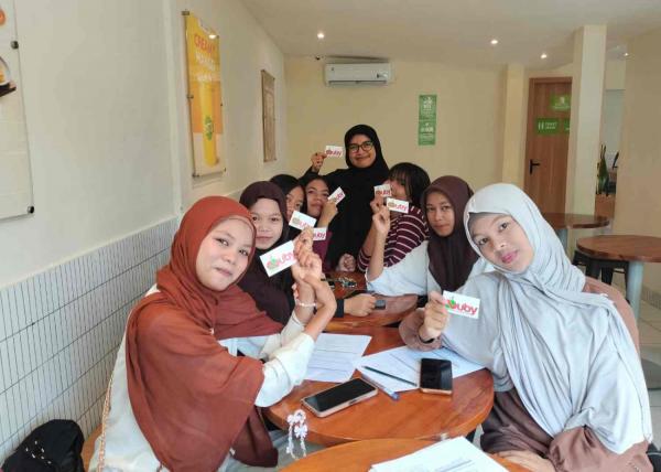 Edukasi Gizi Remaja melalui Pengenalan Aplikasi Nuby bagi Remaja