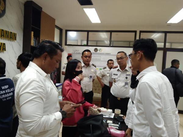Sabu Dijahit di Balik Lining Tas, Calon Istri Napi Diciduk di Rutan Medaeng Sidoarjo
