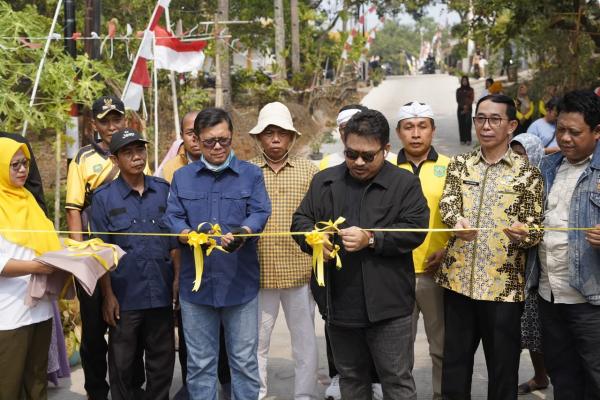 Saba Desa di Dawuan, Bupati Subang Resmikan Jalan Sukasari-Cisampih