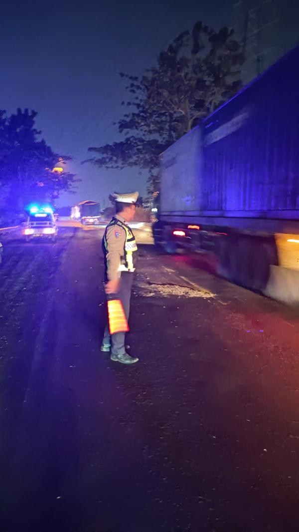 Motor Masuk Jalur Truk, Pemuda 18 Tahun Tewas di Arteri Porong Sidoarjo
