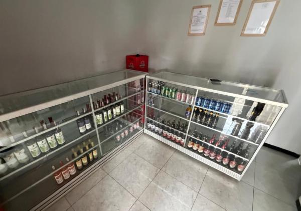 Tegas! Polres Jombang Gerebek Rumah Penjual Miras di Wonosalam, Sita 321 Botol