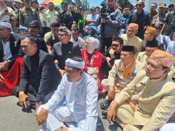 KDM Bongkar 3 Pengusaha di Balik Truk Tambang Badami-Loji, Nama Jenal Arifin Ikut Disebut!