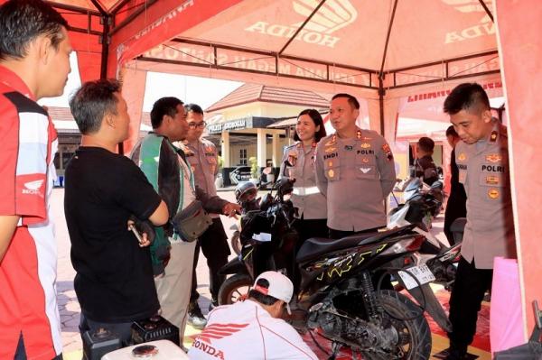 Jadi Mata dan Telinga Polisi, Ratusan Ojol di Grobogan Dapat Servis Motor hingga Sembako Gratis