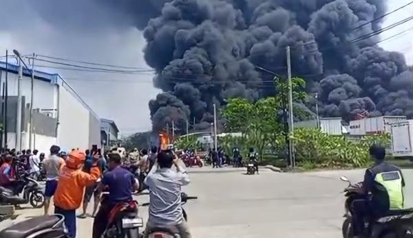 Kebakaran di Kosambi Tangerang Meluas, 26 Gudang Dilalap Api