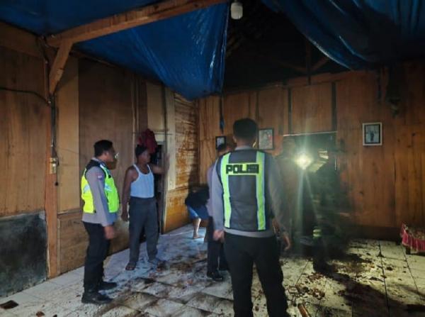 Ditinggal Mengaji, Atap dan Dapur Rumah Warga di Harjowinangun Godong Terbakar