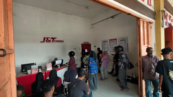 Warga Sorong Keluhkan Layanan Jasa Pengiriman: Bayar Ongkir, Malah Tunggu Berjam-jam Ambil Paket