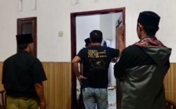 Kades Dipergoki di Kos Bersama Perempuan, Ratusan Warga Rejoso Kidul Tuntut Mundur