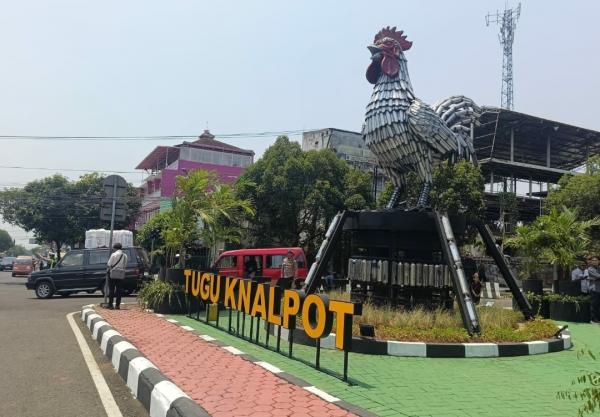 Tugu Knalpot Ayam Pelung Cianjur Jadi Simbol Edukasi Tertib Lalu Lintas