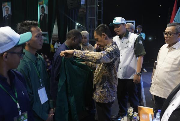 Wakil Bupati Bogor Sematkan Almamater, 1.402 Mahasiswa Baru UIKA Resmi Dilantik
