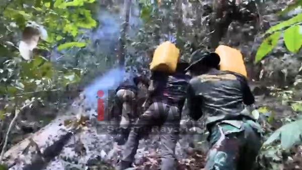 Karhutla Raja Ampat Meluas, Petugas Berjibaku di Medan Sulit Tanpa Bantuan BNPB dan BPBD Provinsi