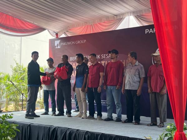 750 Paket Sembako Dibagikan untuk Warga Tinjomoyo Semarang