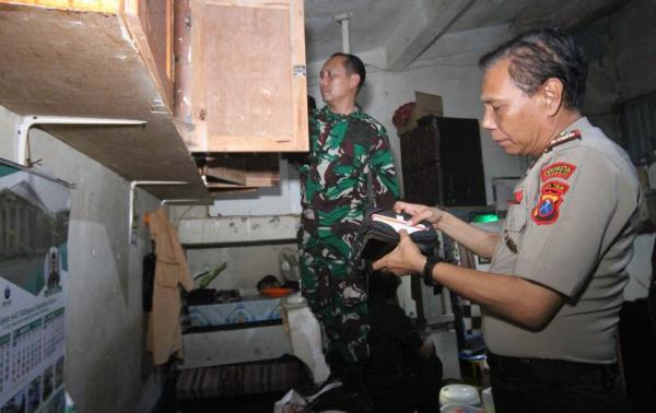 71 Orang Jalani Tes Urine di Lapas Porong Sidoarjo, Senjata Tajam hingga Charger Disita