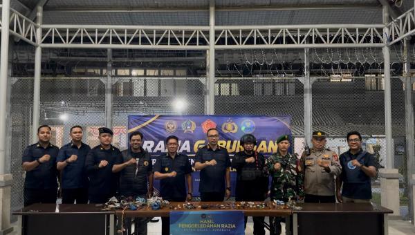 Razia Gabungan di Rutan Kelas I Surabaya, Petugas Temukan Puluhan Barang Terlarang