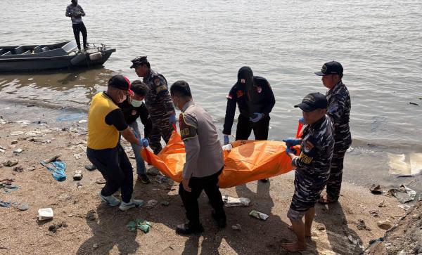 Jenazah Mengapung di Perairan Bagan Deli, Posal Medan Labuhan Bergerak Cepat Evakuasi