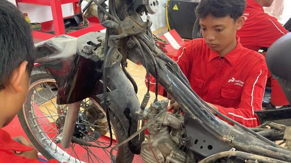 Bengkel di Sekolah Ini Dikerjakan Siswa, tapi Warga Kendal Sudah Percaya