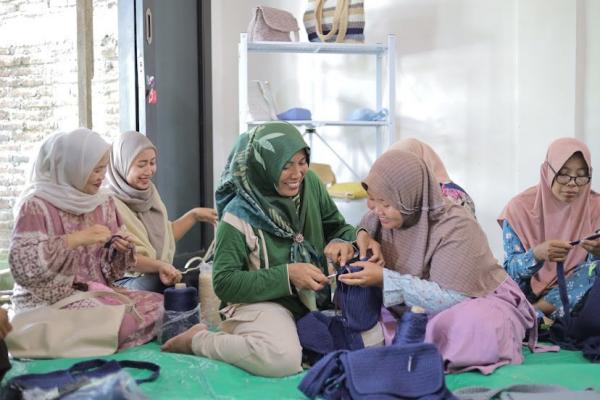 Dari Sukoharjo ke Milan: Kisah Sukses Perempuan Desa Sekitar Lapangan Kedung Keris Bojonegoro