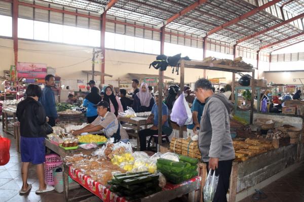 Pedagang Pasar Sokaraja Ingin Dagangan Tak Hanya Laku di Lapak